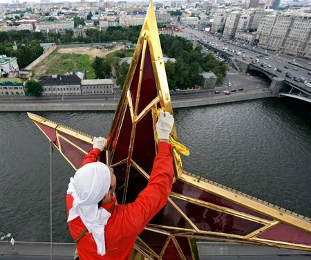 One day in the life of the Kremlin star. Кадр 2