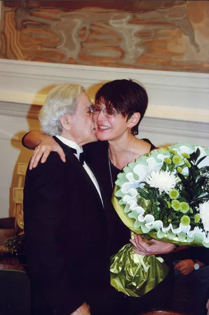 Anniversary. Even at the age of 90 the artist Nickolai Nikogosyan enjoys great popularity among women. Кадр 7