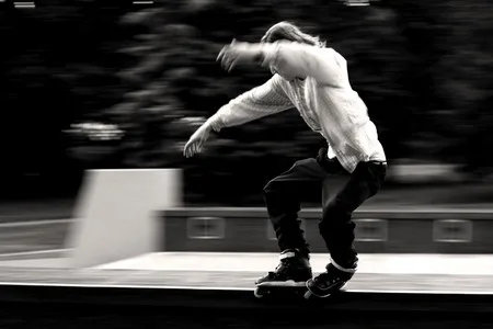 Sliding on the edge. Кадр 8