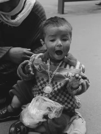 Street children. Кадр 7