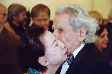 Anniversary. Even at the age of 90 the artist Nickolai Nikogosyan enjoys great popularity among women. Кадр 6