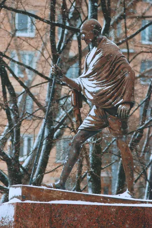 Monuments. Кадр 6