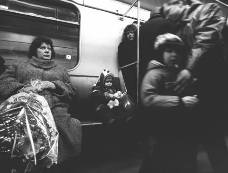 The underground. People. Кадр 7