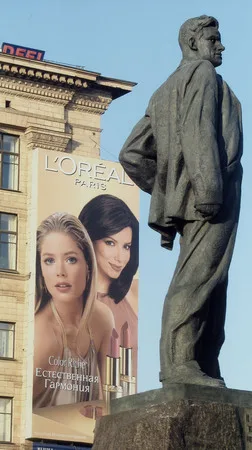 Posters of ROSTA (Russian State Telegraph Agency) or Mayakovskiy and we. Кадр 6