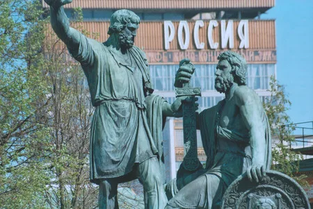 Monuments. Кадр 1
