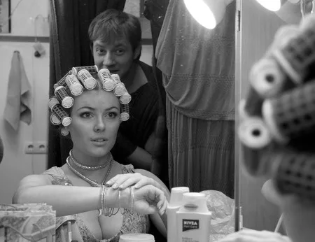 Backstage: 15 minutes left to the beginning of the show. Кадр 2