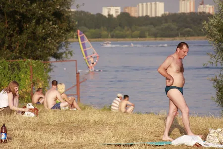 Hot summer 2010. Beach. Кадр 2