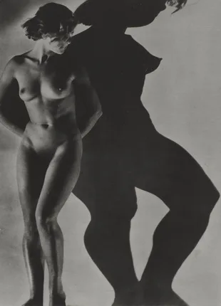 Это Париж! Модернизм в фотографии. 1920-1950. Из коллекции Кристиана Букре. Кадр 1