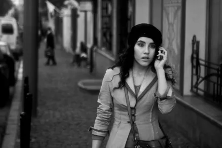 Opposite looks. Кадр 5