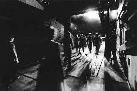 About the Circus. Кадр 14