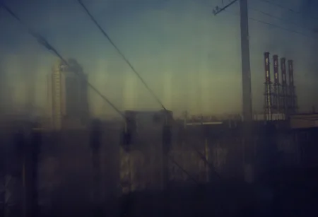 Сквозь стекло. Кадр 1