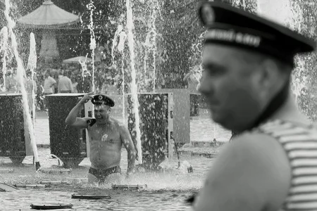 When sailors are singing. Кадр 3
