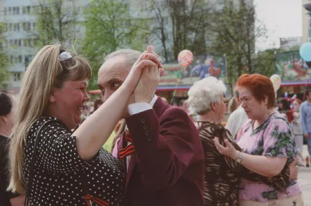 Real party or festive costume. Кадр 8
