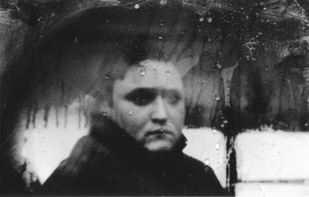 Beyond the glass. Кадр 7