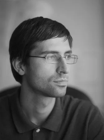 Men glance. Кадр 12