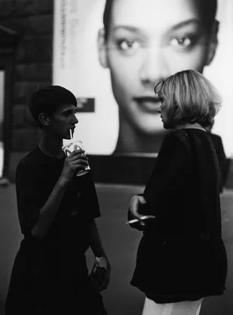 Small night Tverskaya in a black-and-white tonality. Кадр 11