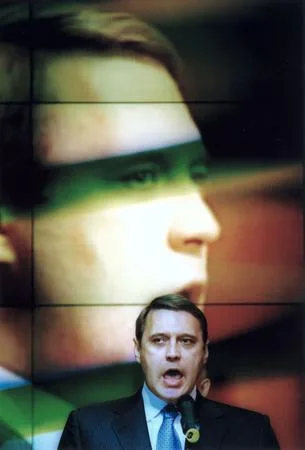 On the Poster. Кадр 6