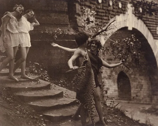 Movement. 1920s. Кадр 8