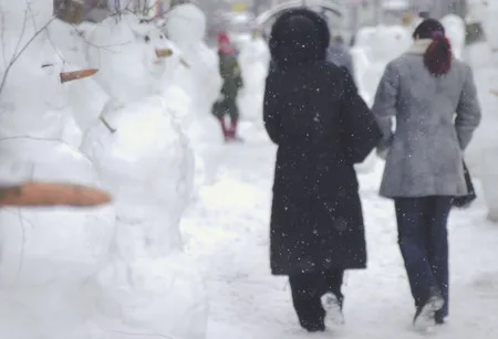 Snow people. Кадр 15