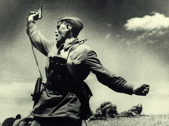 Russia. XX century in photographs. 1941—1945. Кадр 1