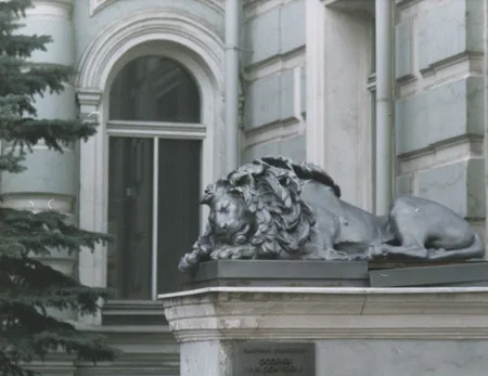 Lions images in an architectural decor of the Moscow. Кадр 12