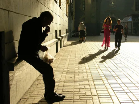 People of the train station. Кадр 5