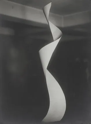 Это Париж! Модернизм в фотографии. 1920-1950. Из коллекции Кристиана Букре. Кадр 7