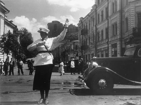 From a history of the Moscow militia. Кадр 1