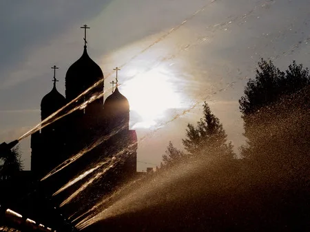 The charms of the light and the water. Кадр 9