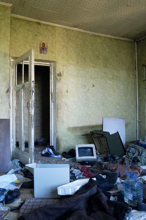 Eviction (never to return). Кадр 5