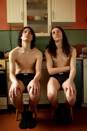 Twins. Кадр 3