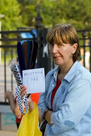 Chronicle of the street trading. Кадр 3