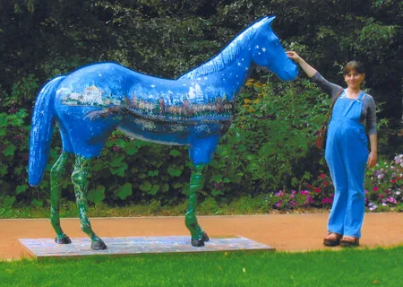 Horses in the city. Кадр 4