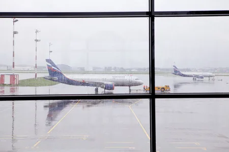 Airport. Rain. Кадр 1