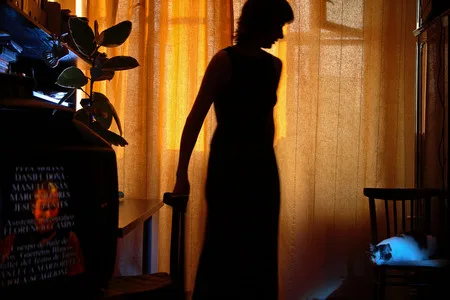 The girl and the TV. Кадр 1
