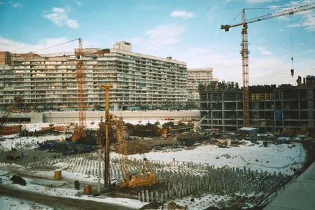 Moscow is under construction, reconstructed and has a good time. Кадр 1