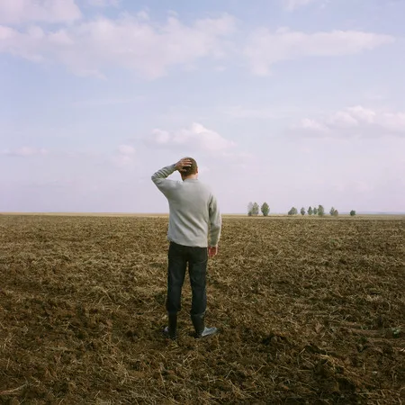 Alone in the field. Кадр 1