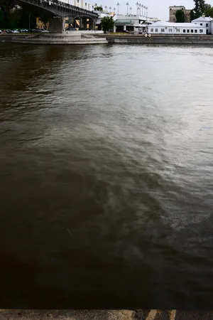 The Moskva river: nine times across. Кадр 6