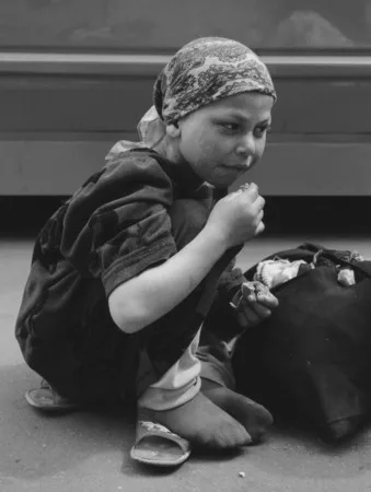 Street children. Кадр 4