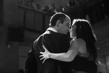 Tango: in black. Кадр 8