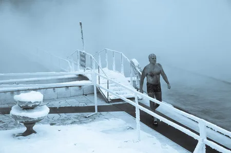 Moscow. Swimming pool. Frost. Кадр 2