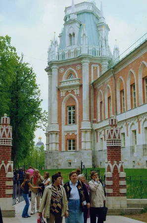 People at Tzaritzyno. Кадр 3