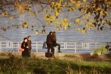 Port in autumn colour. Кадр 1