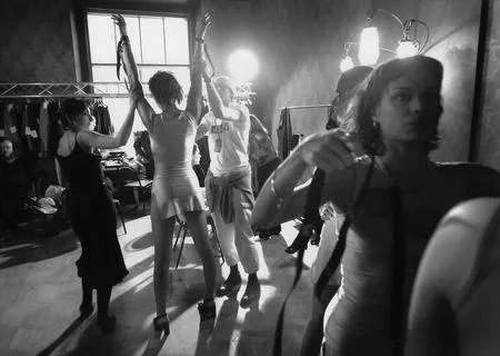 Side scenes of the Moscow Fashion. Кадр 9