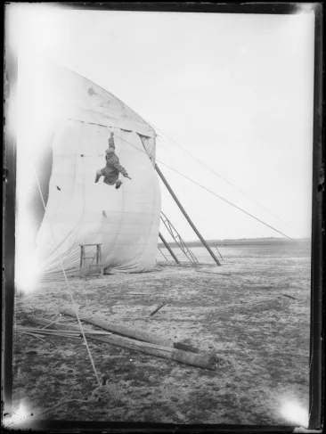 Photorgaphs 1908—1940. Кадр 8