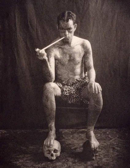 An experience of amusing chemistry, Photographs 1890 to 1990. Кадр 2