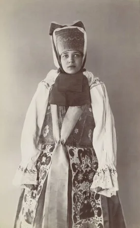 Closer to the body. Russian costume in photographs XIX — XXI centuries. Кадр 7