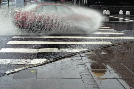 Streets of rain. Кадр 3