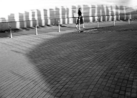 Lost in the city. Кадр 8