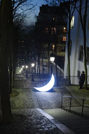 Private moon. Journey to Paris. Кадр 2